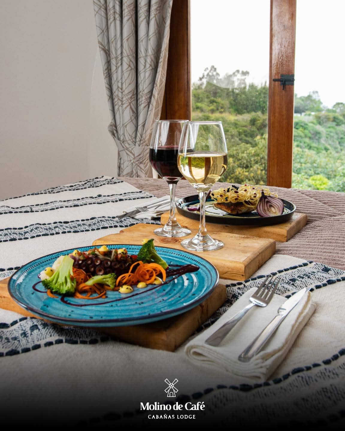 Desayuno servido en la habitación